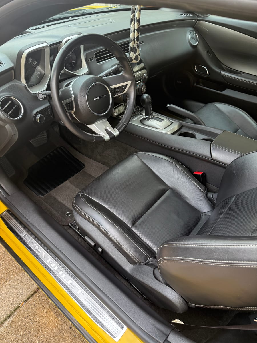 Chevy Camaro Leather & cockpit after detailing