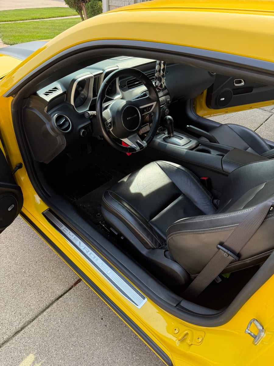 Chevy Camaro Leather & cockpit before detailing