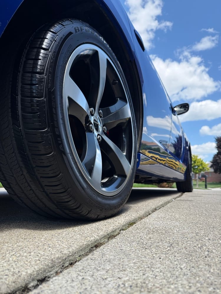 Polished wheel and glossy paint on a detailed Charger